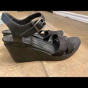 CROCS wedges- black